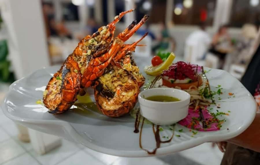 Boa Vista: African night - Live music turns dinner into a social evening
