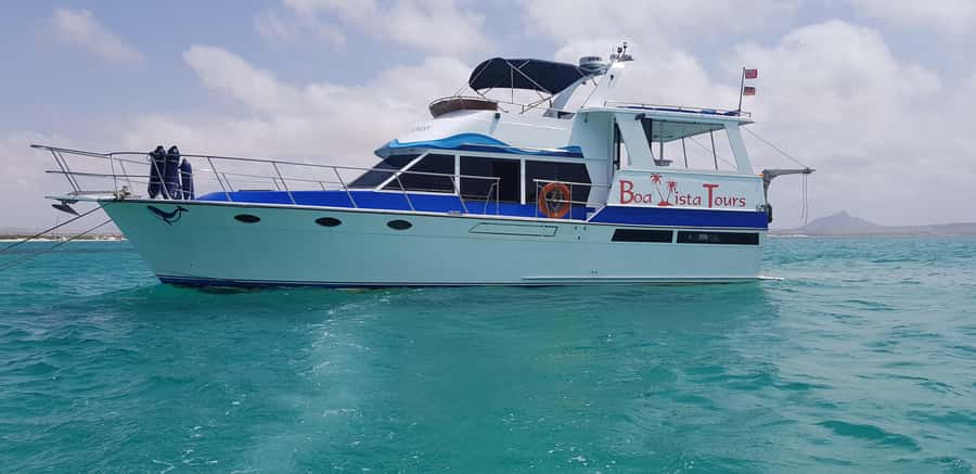 Boa Vista: Motoryacht Trip with Fishing, Snorkel, Beach BBQ - Key points to know before booking