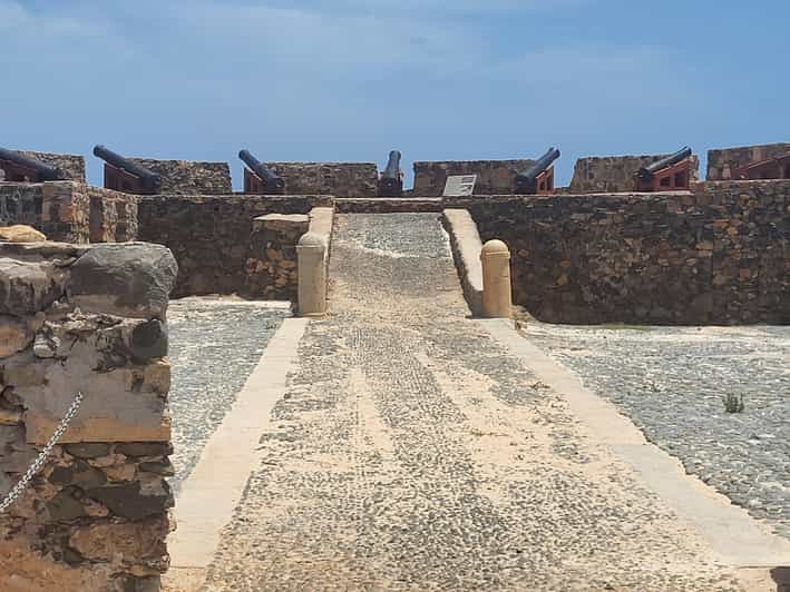 Boa Vista: Motoryacht Trip with Fishing, Snorkel, Beach BBQ - The island, fort, and calm swimming water