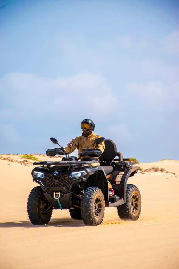 Boa Vista Quad Tour: Santa Monica & South Desert (4-Hour) - Praia de Varandinha and its cliff-lined shore