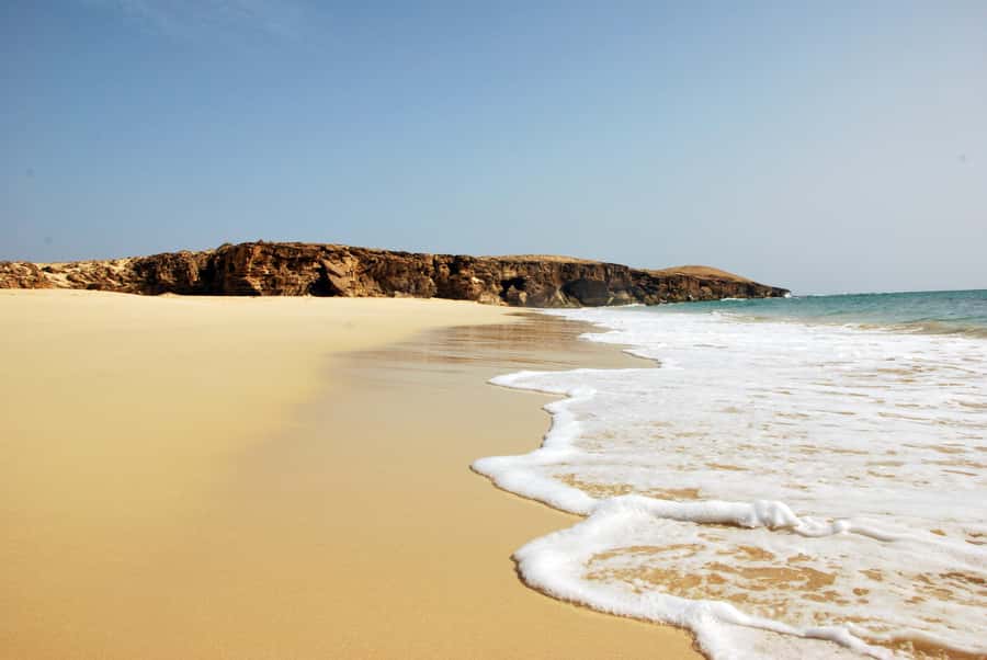Boa Vista: Santa Monica, Dunes, Caves and Village 4x4 Tour - Santa Monica Beach and the final cocktail