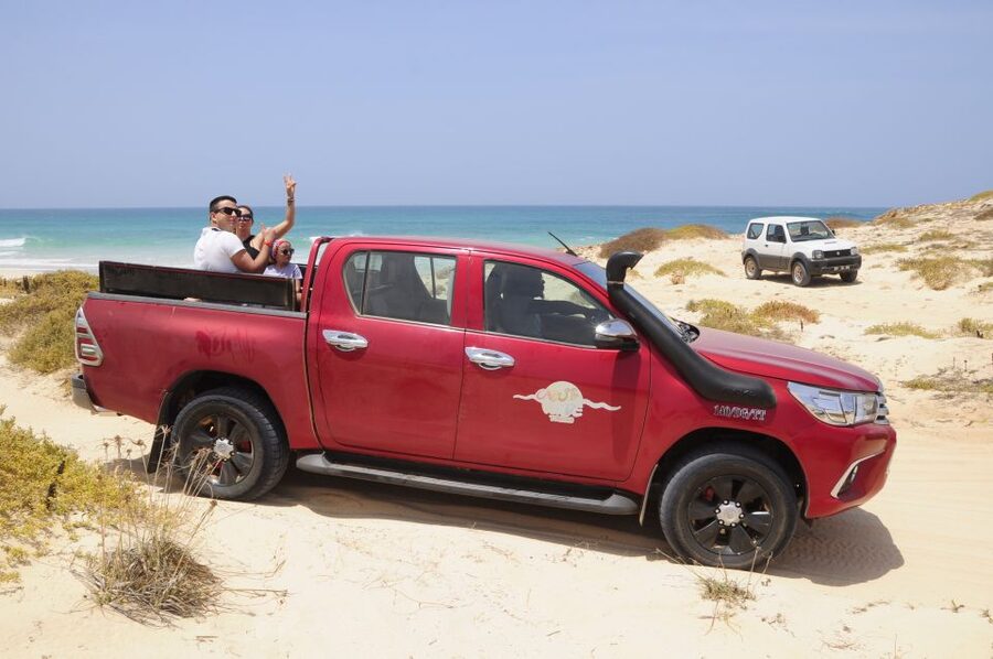 Boa Vista: Santa Monica, Dunes, Caves and Village 4x4 Tour - What the guides add to the day