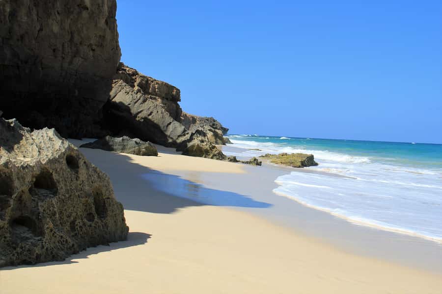 Boa Vista: Shipwreck, 4x4 Ride & Caves Day Tour with Lunch - A pottery school adds local character