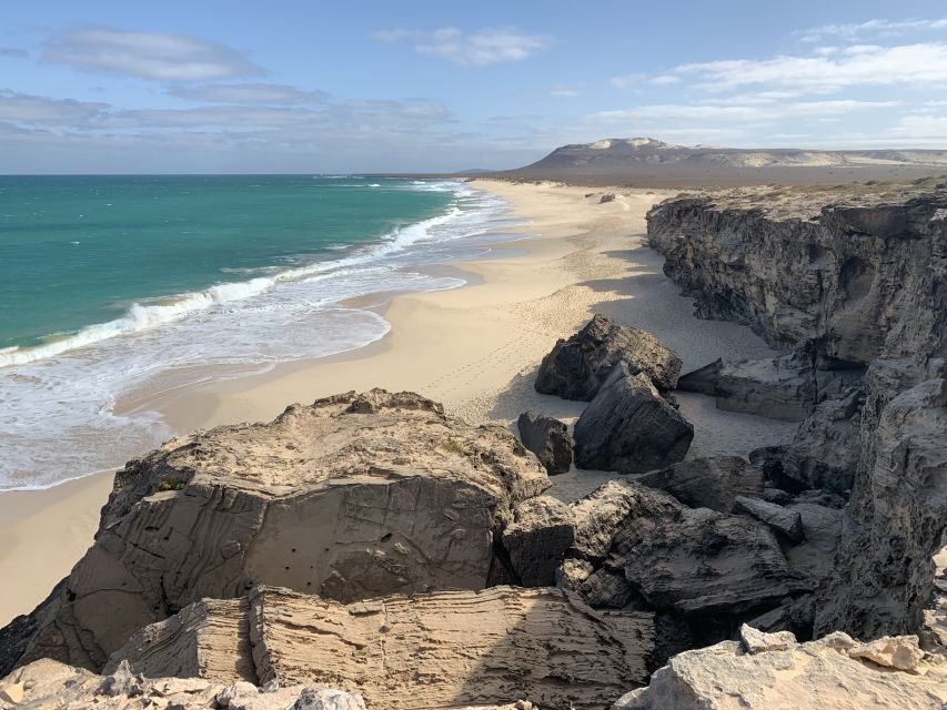 Boavista: 4x4 Island Tour, Santa Monica, Dune, Caves & Lunch - Sandboarding at Morro de Areia