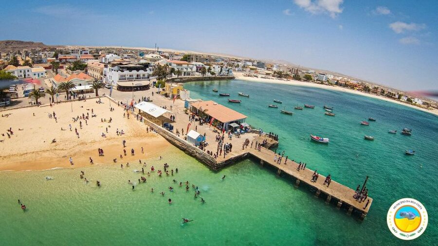 Boavista: City Tour with a Splash at Estoril Beach - Colorful houses and the pleasure of walking slowly