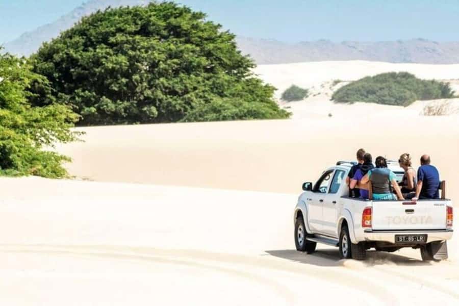Boavista: Santa Monica beach, Varandinha cave, Sand dunes - A short route through Boa Vista’s southern coast