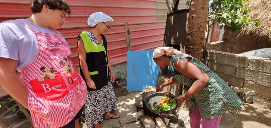 Day with locals people - From market goods to a farmhouse in Mato Baixo