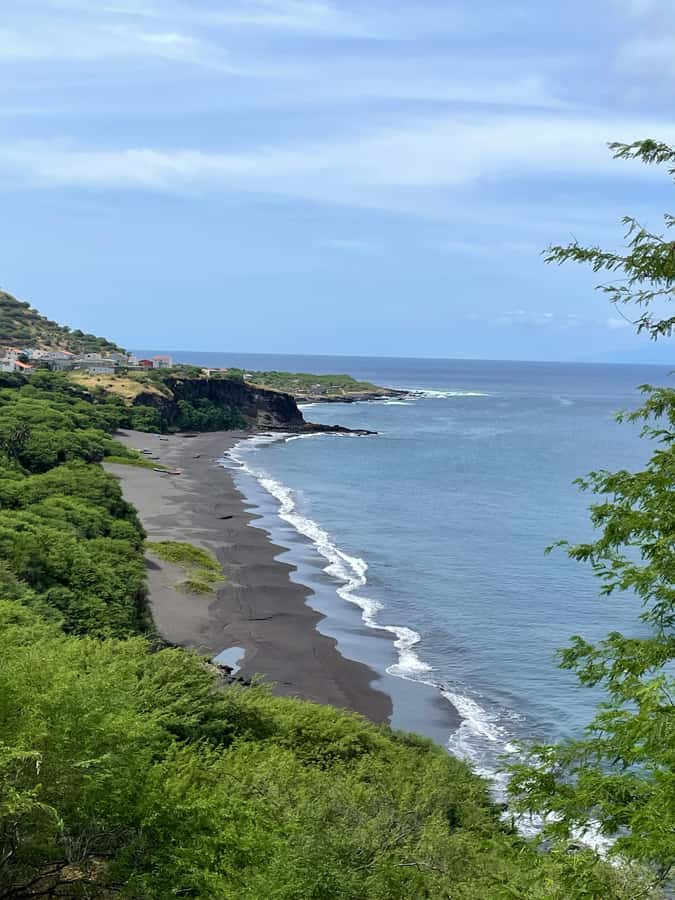 Discover the Black Sand Beach+the Natural Pool - The volcanic pool beside the beach