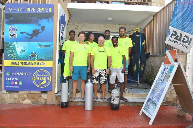 Double Diving in Sal Island - Half Day - Getting ready with a small professional team