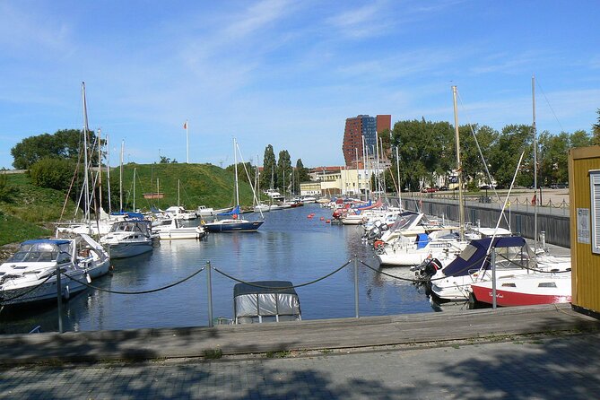 Explore the Wonders of Lituania from Klaipeda Cruise Terminal - Atgimimo Square and present-day Klaipėda