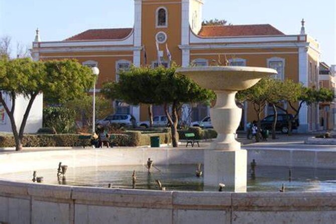 Guided city Tour Praia, Highlights tour - The central square at Praia’s heart