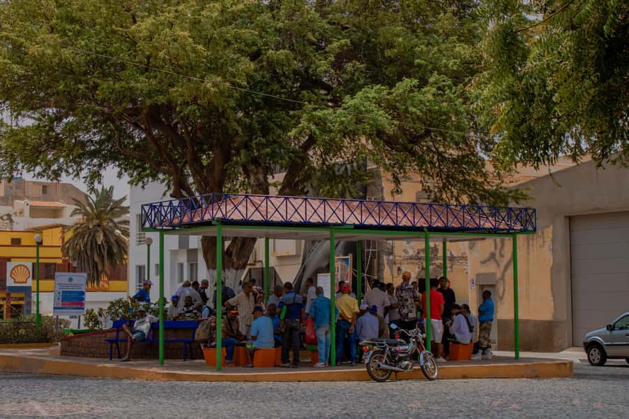 Mindelo: City Tour with Hotel Pickup and Drop-Off - Guides, languages, and private-group value