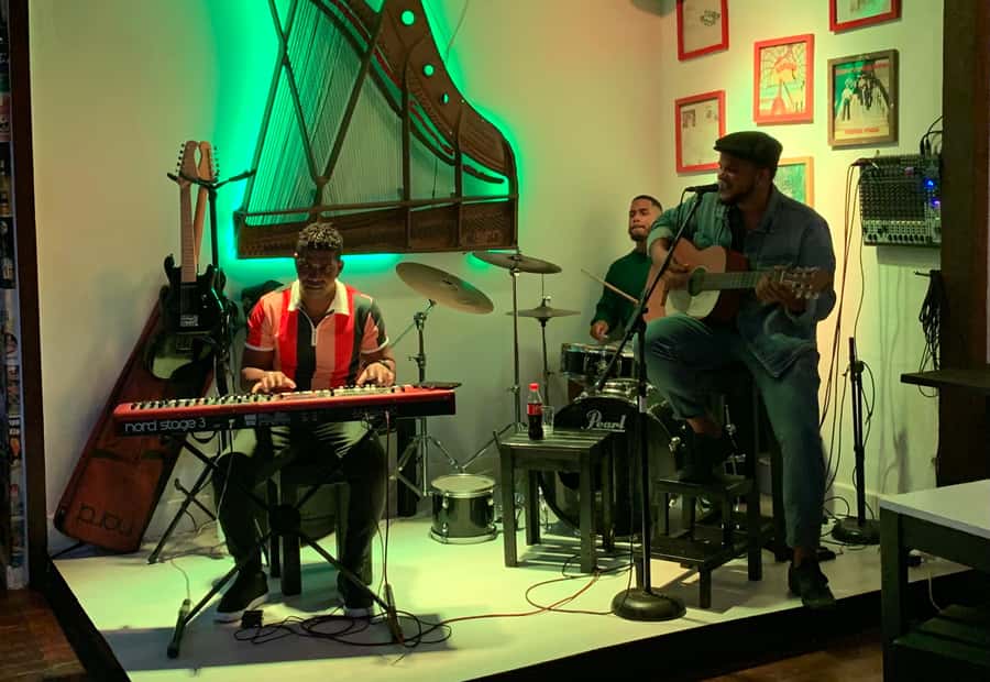 Mindelo Cultural: city tour "Mindelo by Night" - The oldest bar and a musical restaurant