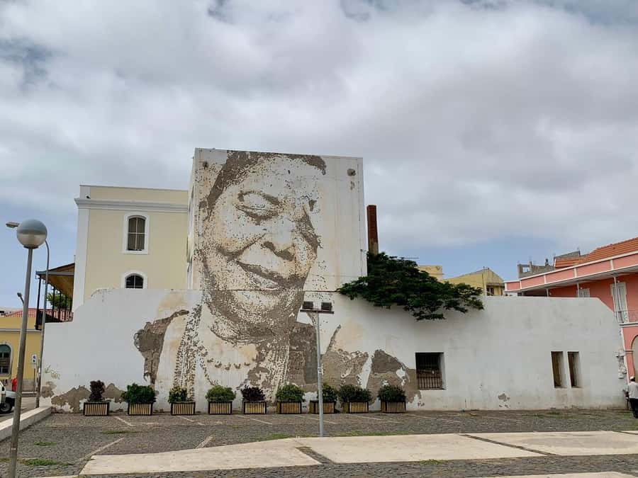 Mindelo Cultural: city tour with traditional music - Continuing through the old town