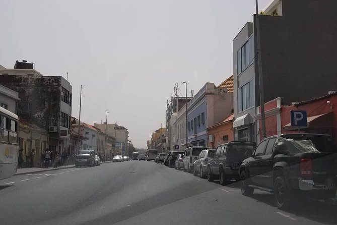 Praia city to the airport. - Safety and comfort in a short ride