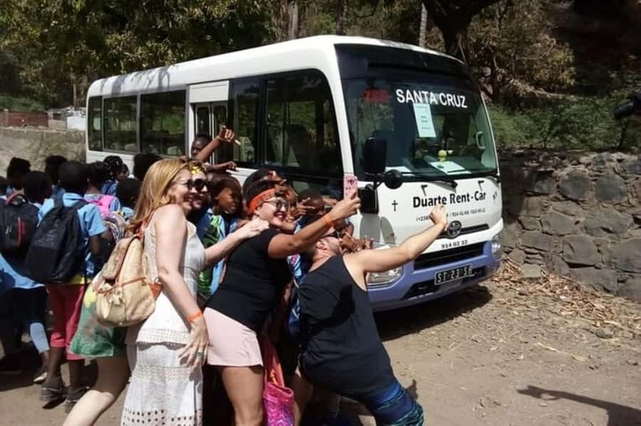 Praia: Day trip by minibus for cruise passengers - Guide quality and language choices