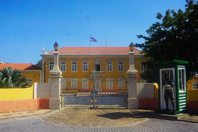 Praia: Guided Historic Walking Tour & Lunch with Locals - Diogo Gomes Monument and the story of discovery