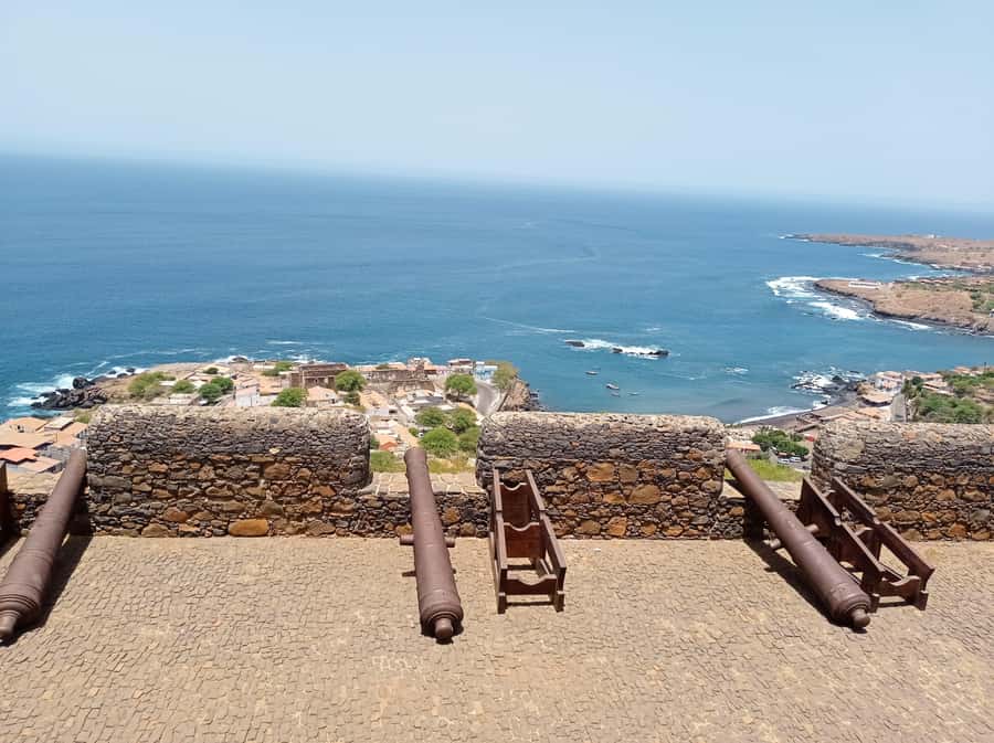 Praia: Plateau and Cidade Velha Guided Tour - Lunch with a sea view