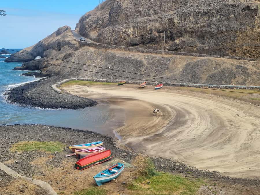 Praia: Santiago Island Highlights Tour with Breakfast - Starting in Praia and heading toward Santa Cruz
