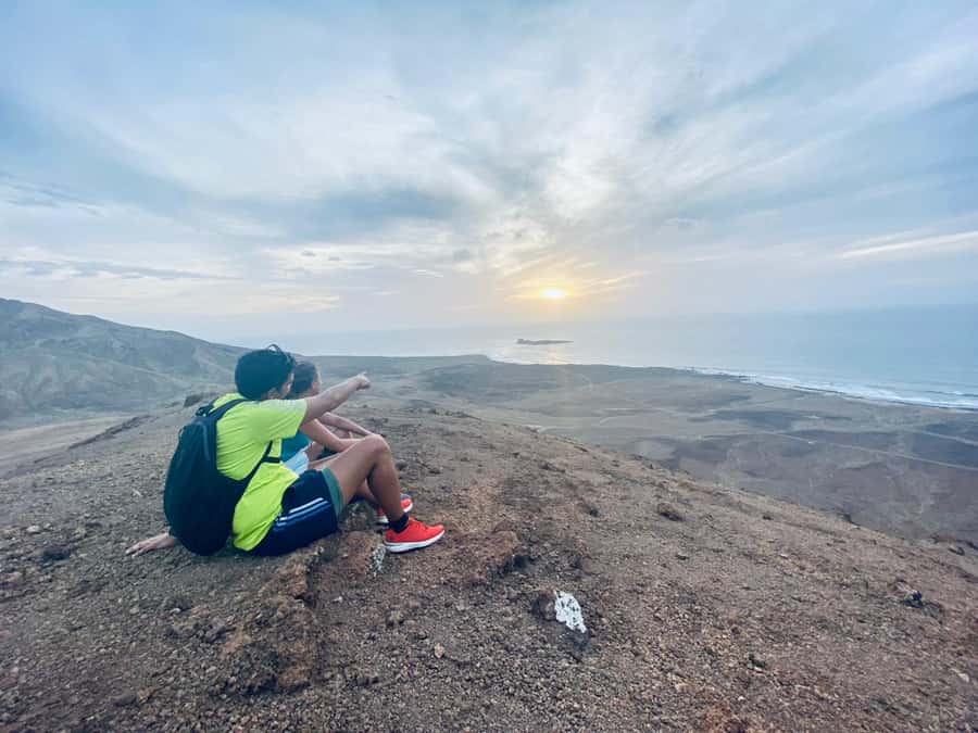 Santa Maria: Guided Coastal Hike & Monte Leão Sunset - A useful pause at Pirata Restaurante
