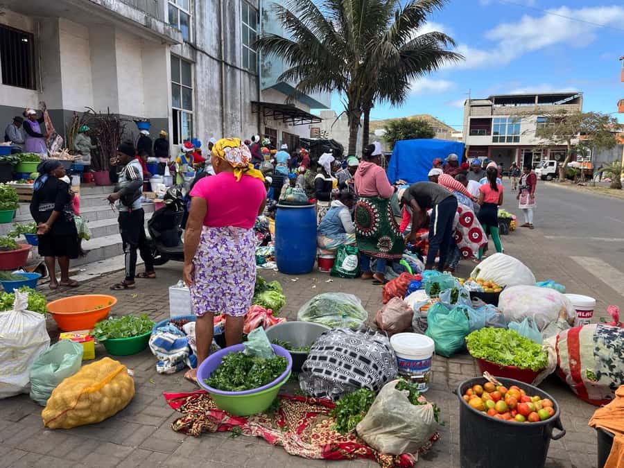 Santiago Island: Assomada City Tour with Lunch - Assomada market: food, crafts, and everyday island life