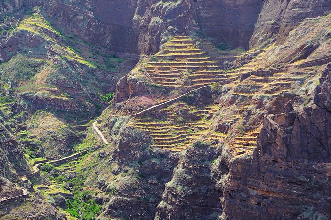 Santo Antão: Hike Ponta do Sol - Fontainhas - Cruzinha - The descent through Corvo, Formiguinhas, and Aranhas