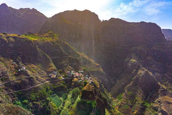 Santo Antão: Hike Ponta do Sol - Fontainhas - Cruzinha - Starting beside the fishing boats in Ponta do Sol