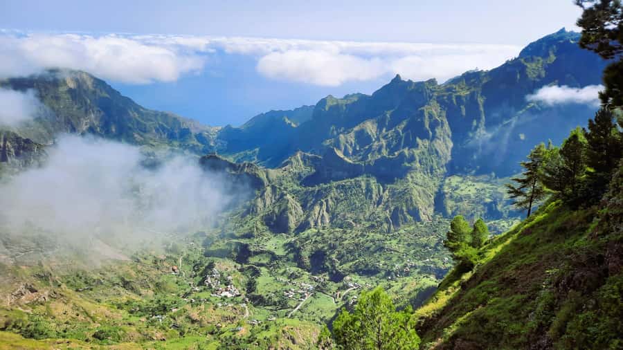 Santo Antão: Hiking Cova Volcano Crater to Ribeira Paúl - Starting high in Cova Natural Park