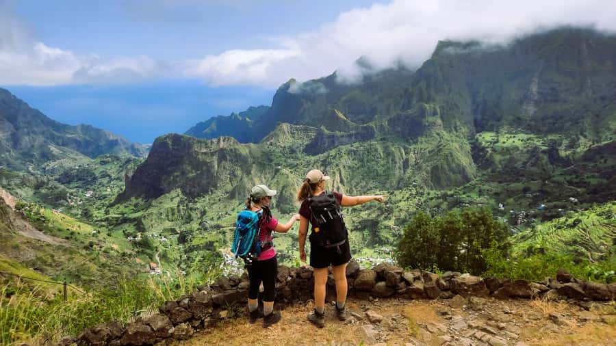 Santo Antão: Hiking Cova Volcano Crater to Ribeira Paúl - Zig-zagging from volcanic slopes into farmland
