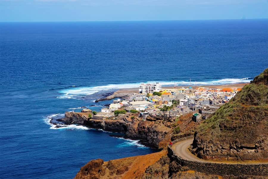 Santo Antão: Ponta do Sol & Fontainhas Guided Trip with Hike - Fontainhas and the famous cliffside view