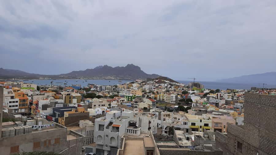 São Vicente: Guided City Tour of Historic Mindelo - Colonial buildings and colorful streets