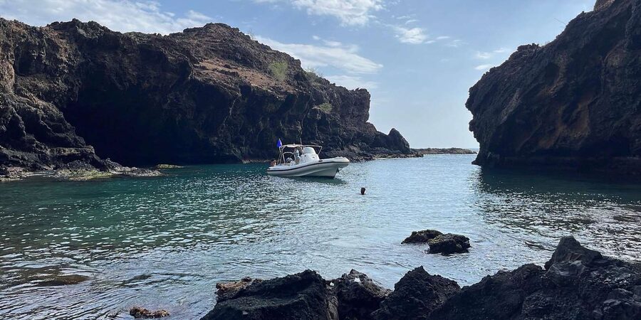 Tarrafal: Aguas Belas Caves Boat Tour with Snorkeling - What the guides add to the day