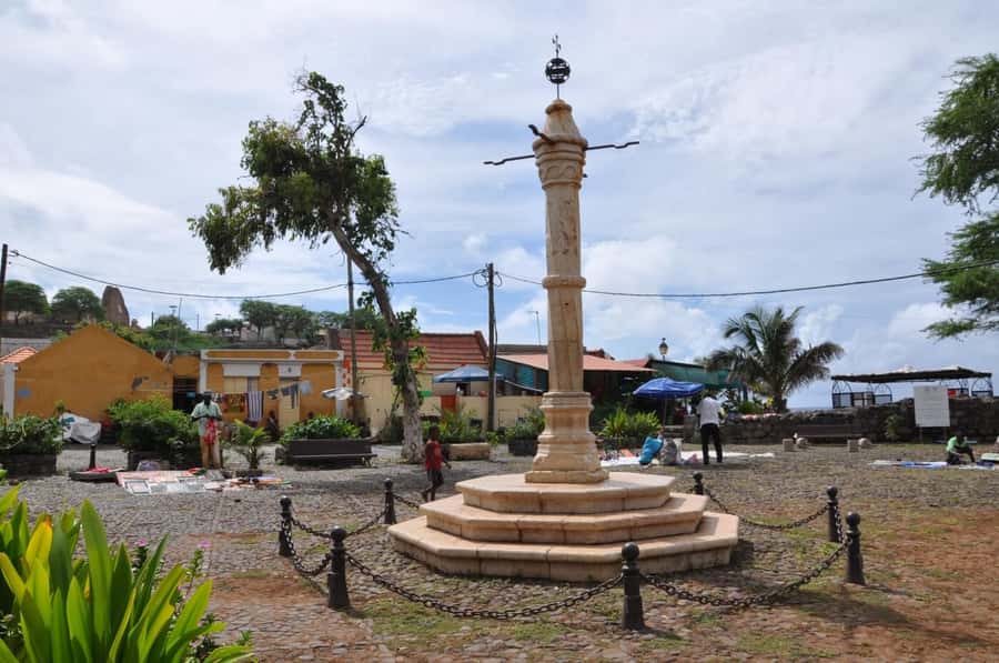 The origen of Capeverdean People - What the monuments can tell you