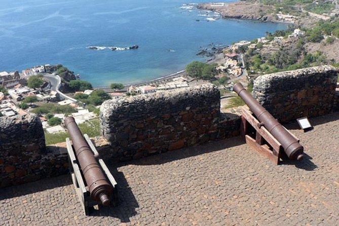 Tour Old City/Discover Old Town - Seeing the ruins of Sé Catedral